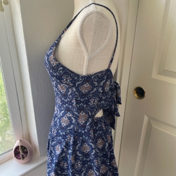 Charlotte Russe Blue Boho Floral Romper with Scoop Neck & Tie-Back – Size S - Picture 7 of 9